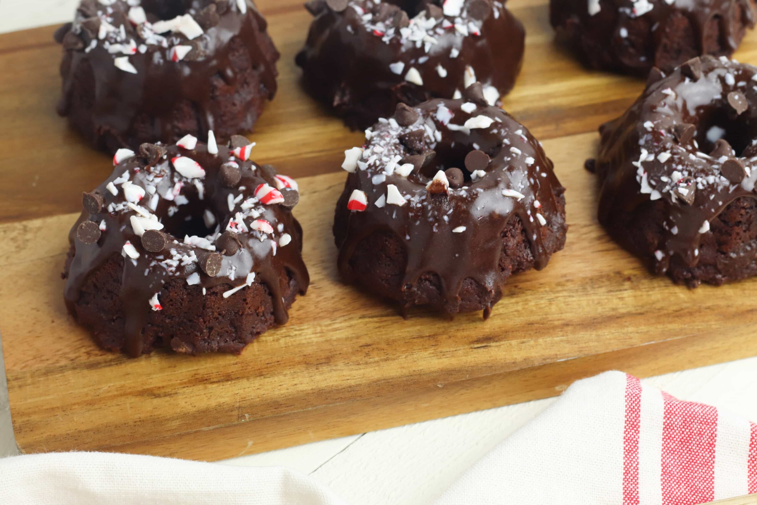 These Christmas Mini Bundt Cake Recipes are the Perfect Festive Dessert!