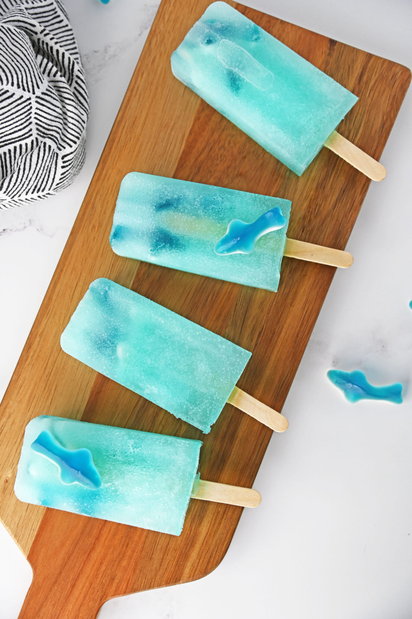 refreshing-shark-popsicles-recipe-with-lemon-lime-soda